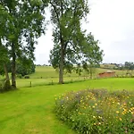 Spacious Farmhouse, 別荘 *