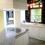 Spacious Farmhouse, 別荘 *