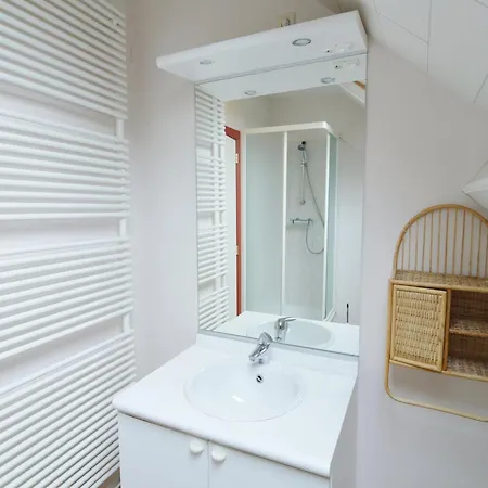 Spacious Farmhouse, 펜션