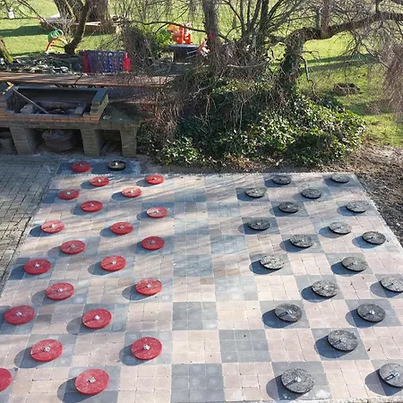 Spacious Farmhouse, 펜션 리브라몽