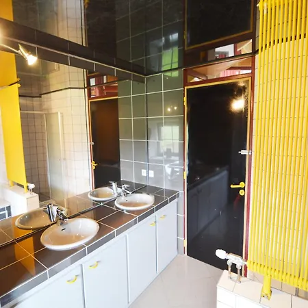 펜션 Spacious Farmhouse, *