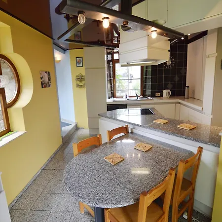 펜션 Spacious Farmhouse,