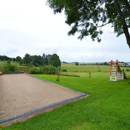 Spacious Farmhouse, 펜션